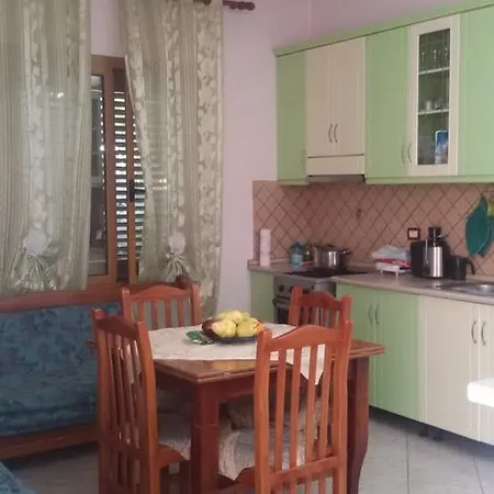 Vila Tai Vlorë